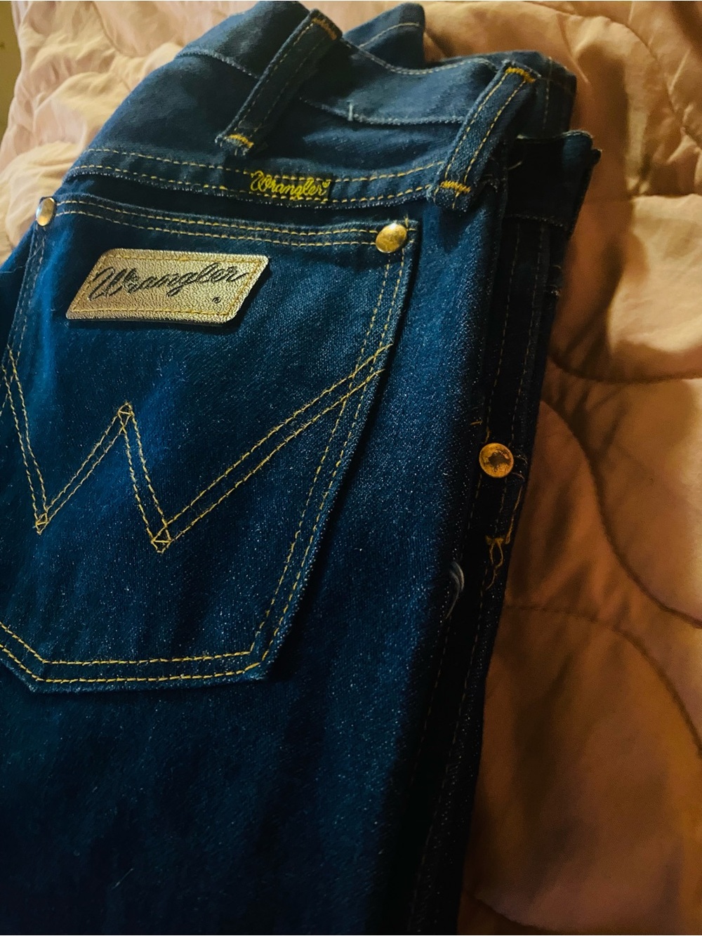 Wrangler Men’s Deep Blue Straight Jeans with Contrast Stitching